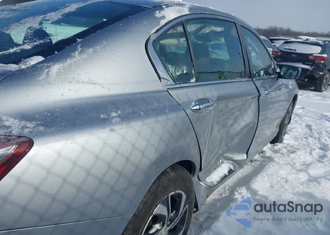 2017 Honda Accord Lx z USA, uszkodzony, nr VIN 1HGCR2F36HA215194